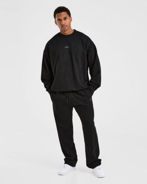 Craft Oversized Sweater - Black: The Ultimate Comfort Staple