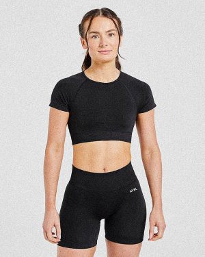 Adapt Seamless Crop Top - Black: The Ultimate Workout Essential