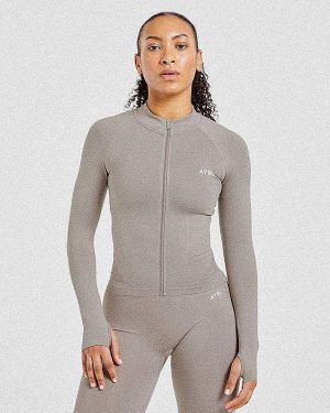 Empower Seamless Full Zip Jacket - Taupe: The Ultimate Gym Companion