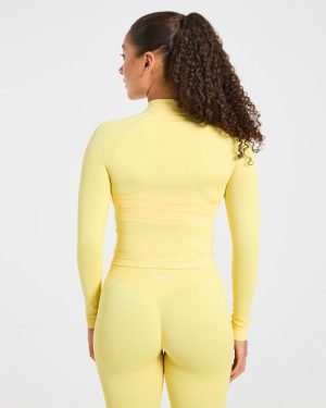 Enhance Seamless Jacket - Bright Yellow: The Ultimate Sculpting Gym Essential
