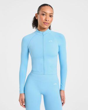 Enhance Seamless Jacket - Powder Blue: The Ultimate Sculpting Gym Essential