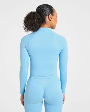 Enhance Seamless Jacket - Powder Blue: The Ultimate Sculpting Gym Essential
