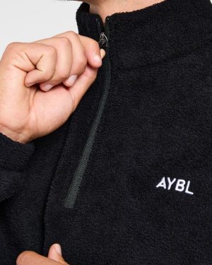 Essential 1/4 Zip Fleece - Black: The Ultimate Oversized Warmth Solution