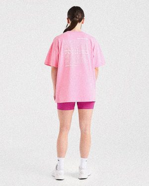Focused Wavy Oversized T Shirt - Pink/White: The Ultimate Comfort & Style Statement