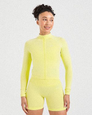 Adapt Seamless Jacket - Spring Yellow: The Ultimate Sculpting Solution