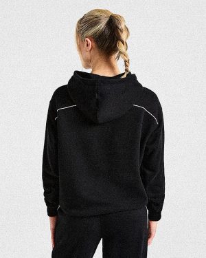 Form Hoodie - Black: The Ultimate Athleisure Essential
