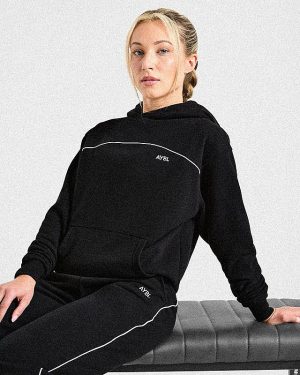 Form Hoodie - Black: The Ultimate Athleisure Essential