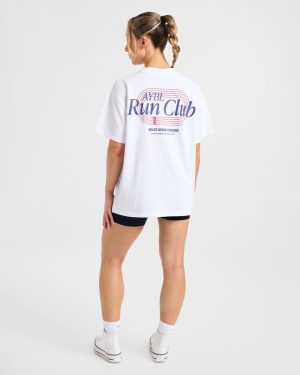 Run Club Oversized T-Shirt - White: The Ultimate Comfort & Style Statement