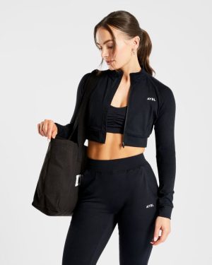 Simplicity Crop Jacket - Black: The Ultimate Active Rest Essential