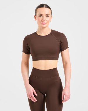Staple Crop Top - Brown: The Ultimate Sculpting Activewear Essential