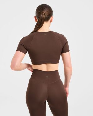 Staple Crop Top - Brown: The Ultimate Sculpting Activewear Essential