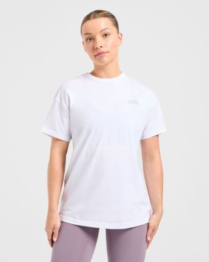 Strong Women Graphic Oversized T-Shirt: The Ultimate Blend of Comfort and Empowerment